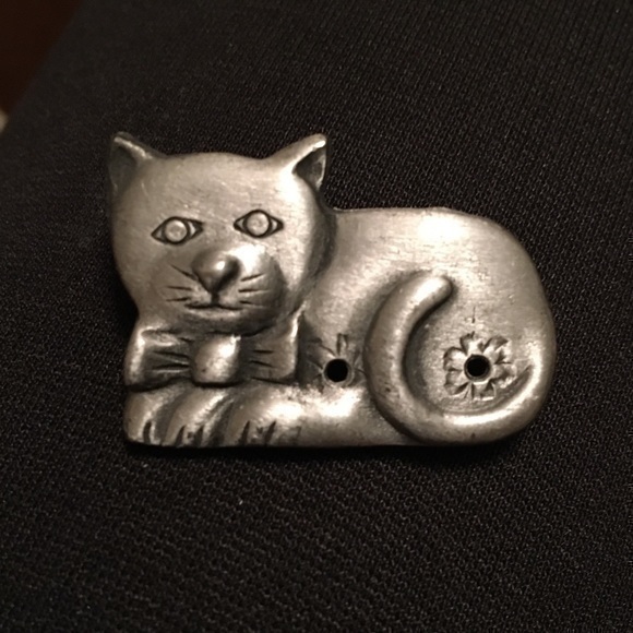 Jewelry - Cute Cat Pin Silvertone Metal Brooch